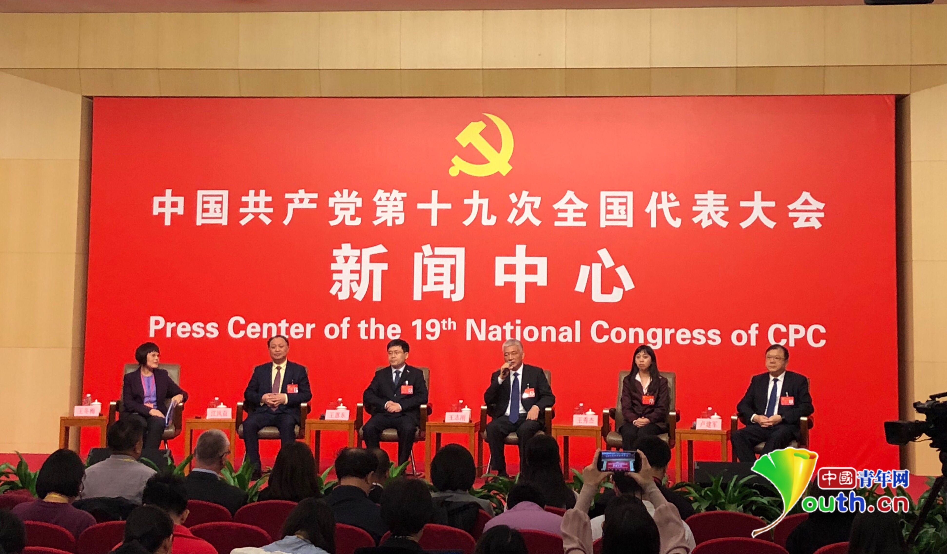 西甲主题：巴萨能否打破马竞的防地？